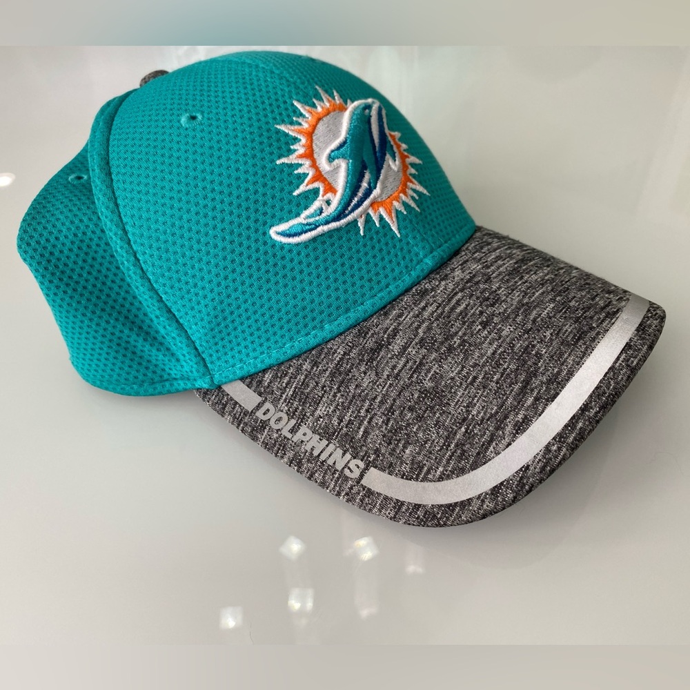 Dolphins Team Issued Hat New Era 39Thirty Collectible Miami Fins Fitted Ball Cap